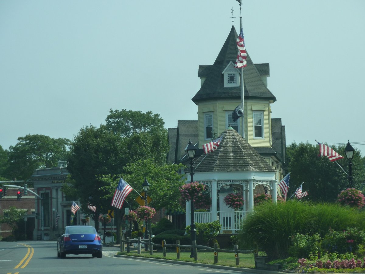 Amityville, NY - File:Amityville Triangle; NY 110.jpg - Wikimedia Commons